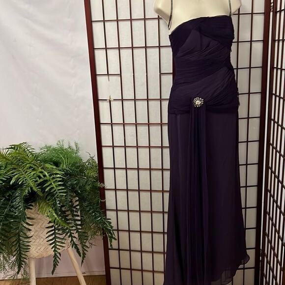 WHITE VERA WANG PURPLE STRAPLESS ELEGANT GOWN WEDDING‎ PROM SIZE 0 - Picture 1 of 9